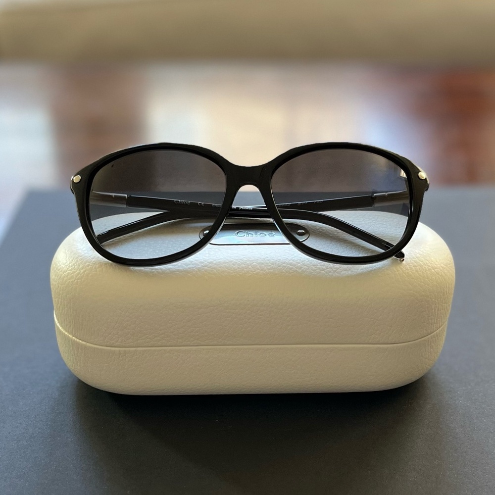 Chloé Black Round Sunglasses CL2253
